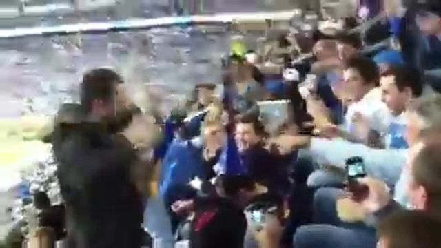 The fans make fun with sleeping friend смотреть онлайн