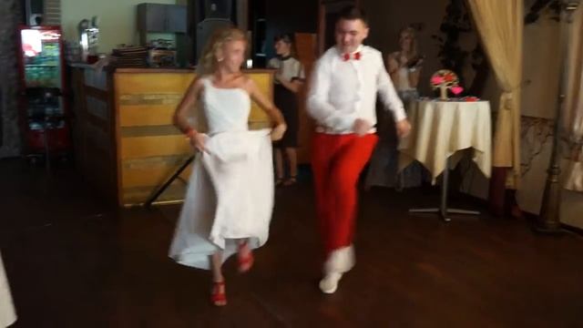 Алёна и Артём Свадебный танец микс (студия свадебного танца ШАГ ВПЕРЁД) смотреть онлайн