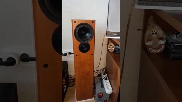 KEF CRESTA 30