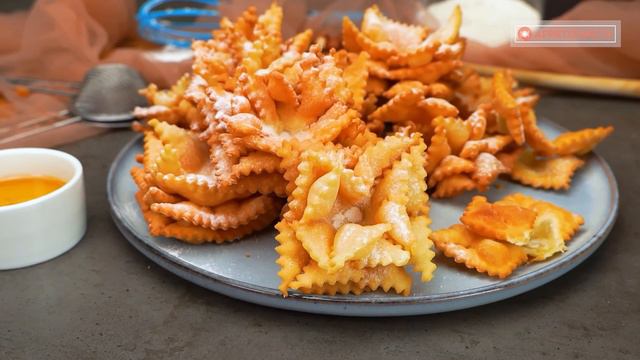 How to make crunchy flowers using the wood tablespoon. Quick dessert on the stove смотреть онлайн