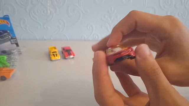 HotWheels из BurgerKing'а и не только - распаковка моделек автомобилей смотреть онлайн