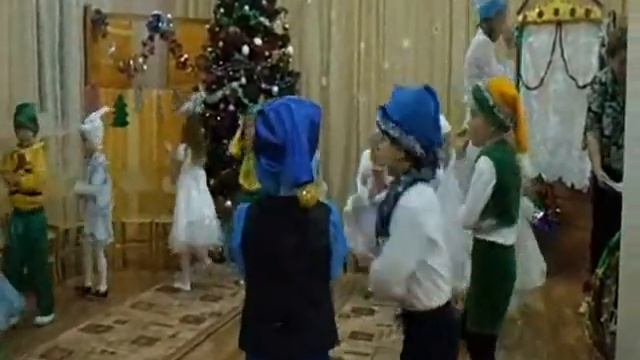 Позитиный и веселый танец.  Новогодние ЗИМы