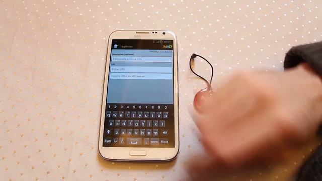 NFC URI Creation on Galaxy Note 2 Near Field Communication - Practical NFC смотреть онлайн