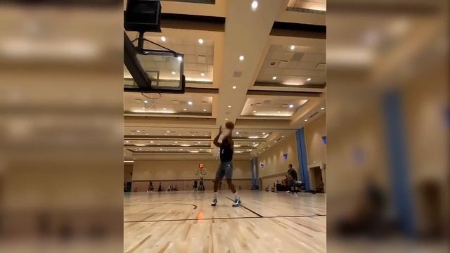 Kawhi Leonard Laughs Again But At Robotic Voice Then Gets Ready For NBA Season Return In Practice! смотреть онлайн