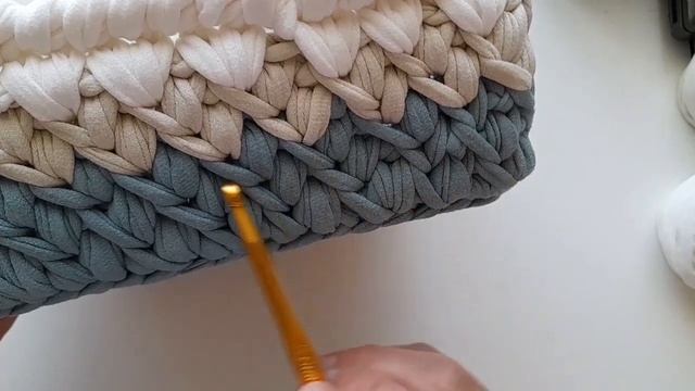 Корзина крючком из трикотажной пряжи с круглым и квадратным донышком смотреть онлайн