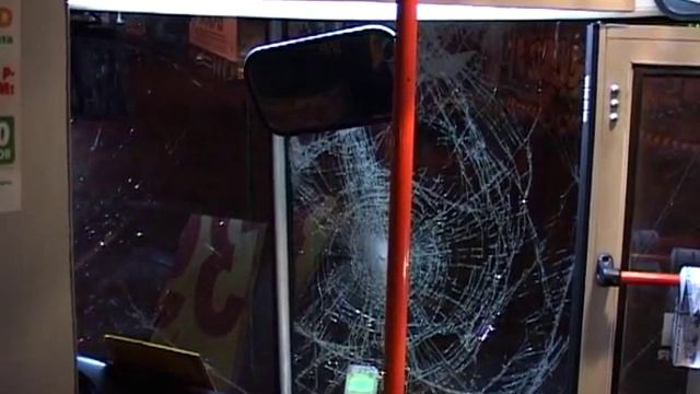 Кран столкнулся с рейсовым автобусом на улице Калинина смотреть онлайн