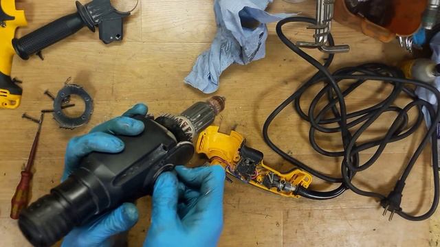 How to disassemble and find problem in Dewalt D25013 corded hammer drill смотреть онлайн