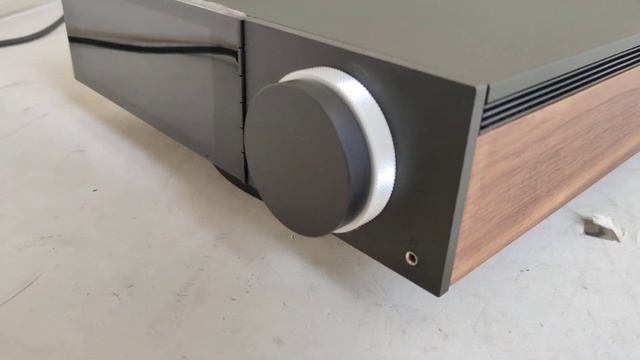 Cambridge Audio Evo 150 hands-on and deep unboxing смотреть онлайн