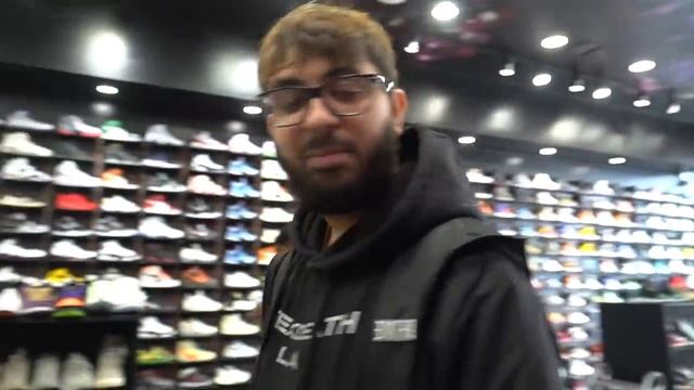 DON'T BLINK FOR 60 SECONDS, I'LL BUY YOU A SHOE смотреть онлайн