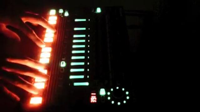 Roland TR 8 Drum Machine Improvisation смотреть онлайн