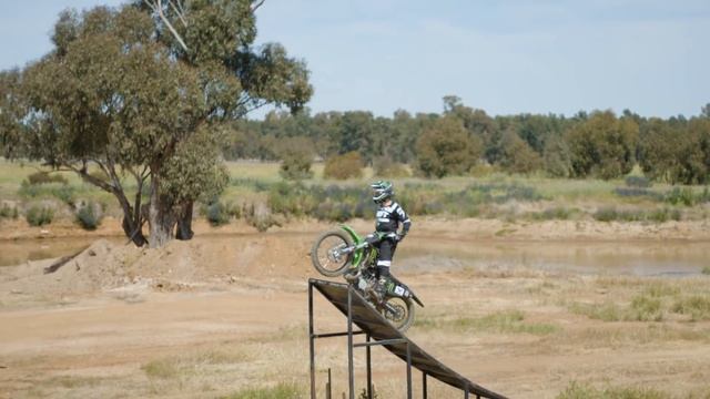 HOW JACKO HOW TO JUMP A RAMP смотреть онлайн