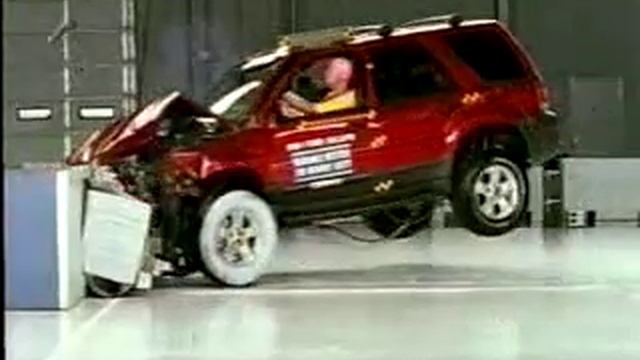 Crash Test 2005 - 2008 Ford Escape / Mercury Mariner / Mazda Tribute (Frontal Offset) IIHS смотреть онлайн