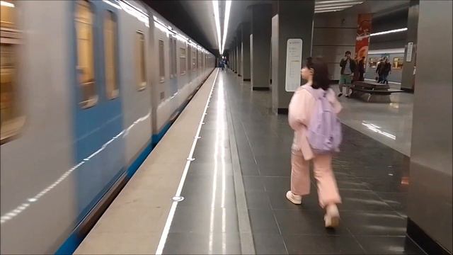 Электропоезд 81-760/761 "Ока"№01 на станции метро Мичуринский Проспект,КСЛ. смотреть онлайн