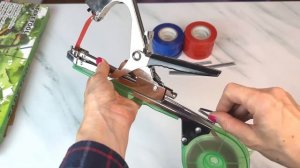 КАК БЫСТРО И ЛЕГКО ПОДВЯЗАТЬ ВСЕ РАСТЕНИЯ с помощью тапенера. Как заправить тапенер