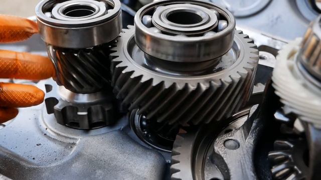 What's inside an electric vehicle gearbox? A look inside an EV reduction gearbox. PART 1 смотреть онлайн