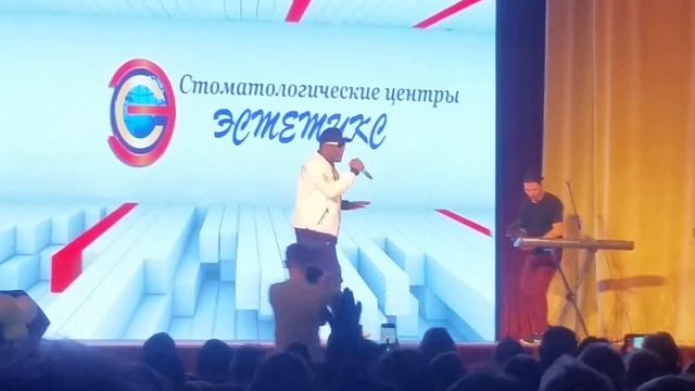 Пьер Нарцисс в ДК Чайка на пр те Буденного выступает Voyage voyage 20180422 191011 смотреть онлайн