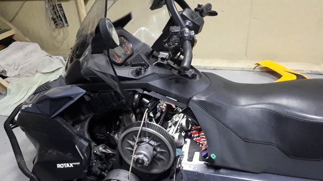 Апасный бокс. Ремонт снегохода. Сахалин. смотреть онлайн