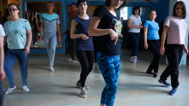 Дэнсхолл. Открытые занятия. Школа танцев "Шаг Вперёд" смотреть онлайн