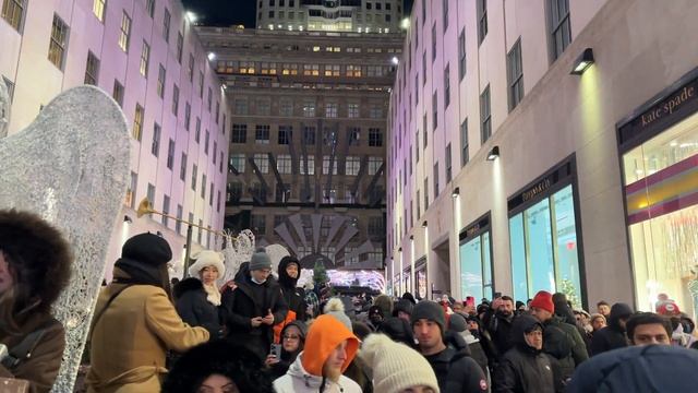 Rockefeller Center Christmas Tree Lighting NYC November 30 2022 arrive Nov 12 New York City NY USA смотреть онлайн