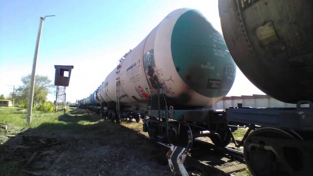 ТЭМ15-018 Выполняет Маневры С Наливным Поездом На Ст.Симферополь-Грузовой №2 смотреть онлайн