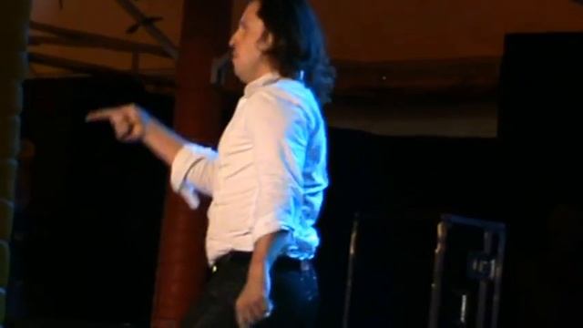 Рева танцует