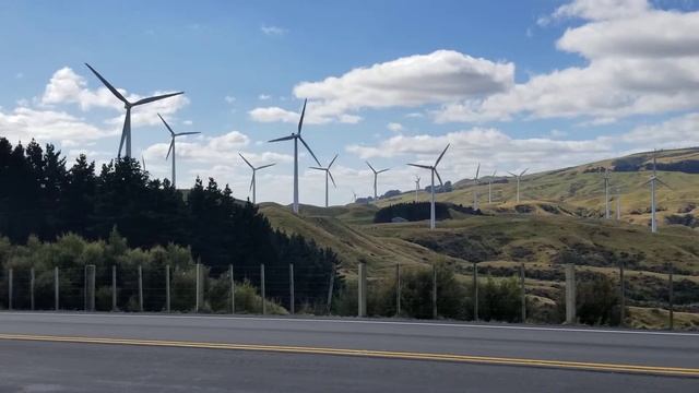 Wind farm near Wellington, New Zealand. Ветряная ферма под Веллингтоном, Новая Зеландия смотреть онлайн