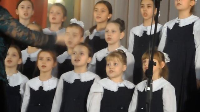 Серафима выступает в хоре