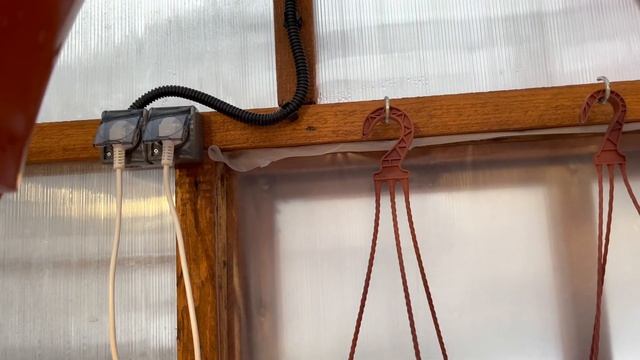 Как расширить место в теплице под пеларгонию и рассаду . Мой способ. смотреть онлайн