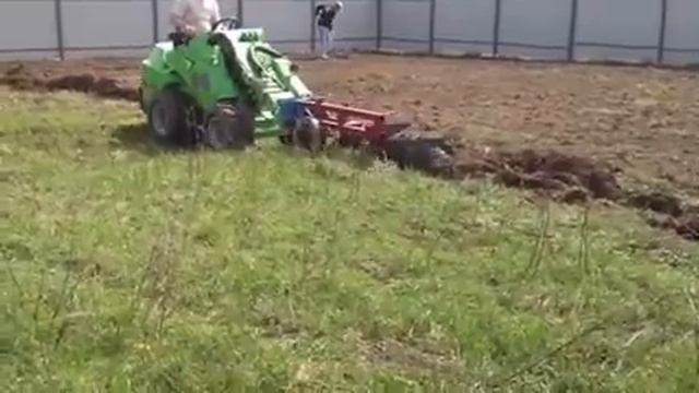 Вспашка земельного участка с применением плуга смотреть онлайн