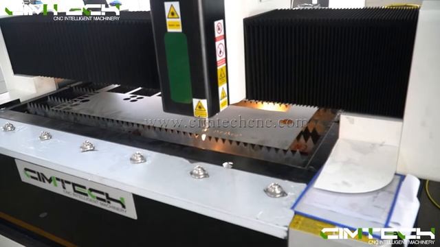 Высокоскоростной станок лазерной резки металла, волоконный лазер смотреть онлайн