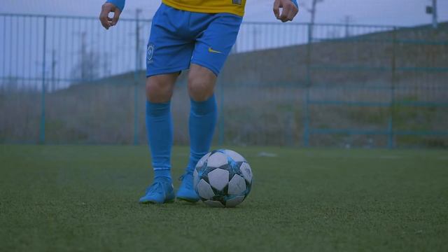 НАУЧИСЬ ОБЫГРАТЬ НА МЕСТЕ ЛЮБОГО ЗАЩИТНИКА | 3 Skills To Get Past Defenders While Standing смотреть онлайн