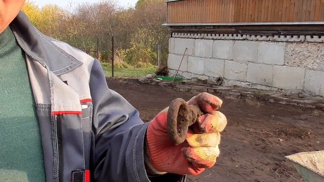 Ровняем участок под газон. Залежи камней и кирпичей. Деревенская жизнь ЖКВ Живу Как Вижу смотреть онлайн