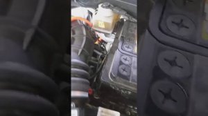 Как провести плюсовой провод из под капота в салон на Ладе