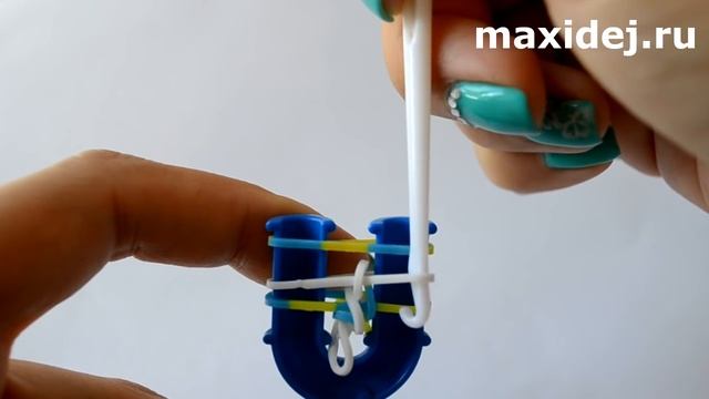 Браслет из резинок на рогатке КАРАМЕЛЬКА | Как сплести браслеты из резинок на рогатке смотреть онлайн