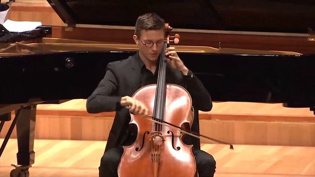 Astor Piazzolla - Escualo (arr. for cello and accordion) смотреть онлайн