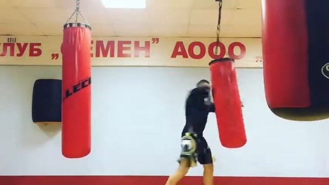 Удар с локтя - эффективное оружие!