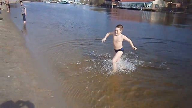 Умора.Открытие купального сезона в апреле. смотреть онлайн