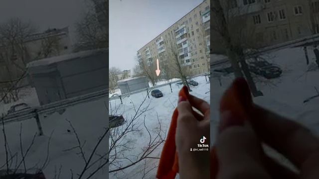 Убираем скотч салфеткой для стекла смотреть онлайн