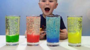 Детские опыты цветной фонтан.Child experiences colored fountain.