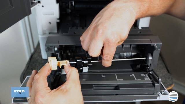 How to replace the bypass tray roller kit on your Xerox machine: New VersaLink B625 смотреть онлайн