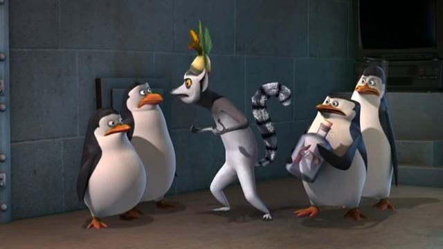 Пінгвіни Мадагаскару. Консерва с душком короля Джуліана смотреть онлайн