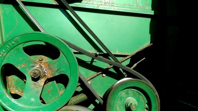 Мінікомбайн Вольво 800, ремонт і вдосконалення натягу ременя приводу зернового елеватора. смотреть онлайн