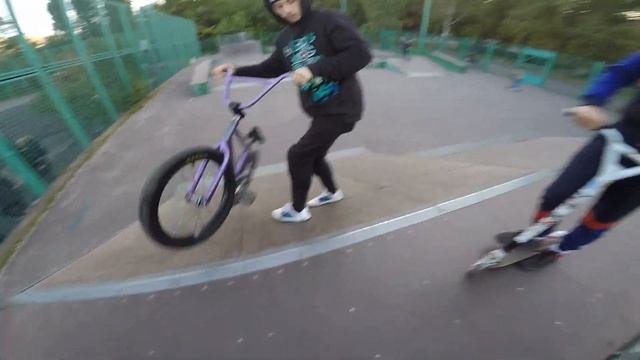УЧУ ФУТДЖЕМ ДИКЕЙД НА БМХ В СКЕЙТ ПАРКЕ/GOPRO BMX ВЛОГ