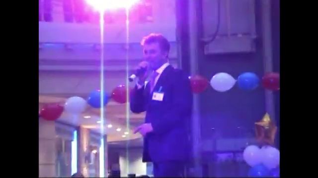 Новогодняя песня - поёт ВЕДУЩИЙ Андрей Анжей КОВАЛЕВ смотреть онлайн