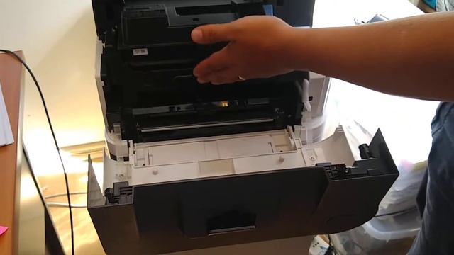 Cambio de tóner Kyocera Ecosys multifuncional смотреть онлайн