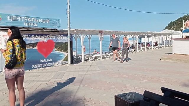 Бухта Инал. Центральный пляж. Навесы смотреть онлайн