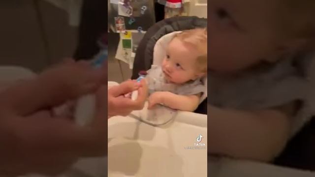 "Here comes the Airplane "!!!! смотреть онлайн