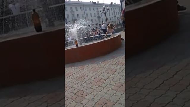этот парень классно играет на гитаре смотреть онлайн