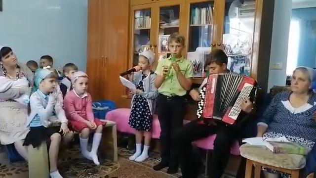 Я иду тропинкою./ Ева Савченко./ г.Горячий Ключ./ домашнее служение(ОЦХВЕ) смотреть онлайн