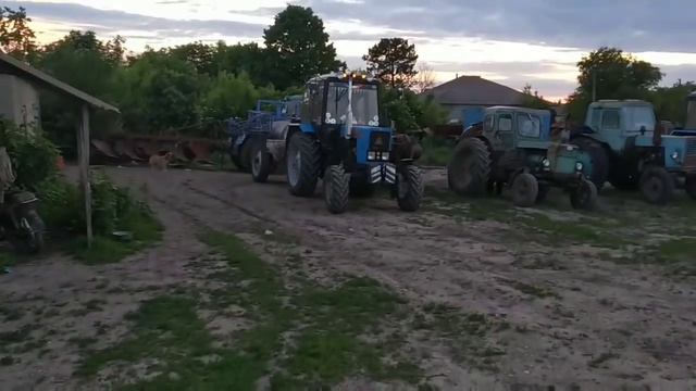 Закончил работу Опрыскивание подсолнуха МТЗ 82.1, МТЗ 80 ,Т40. смотреть онлайн